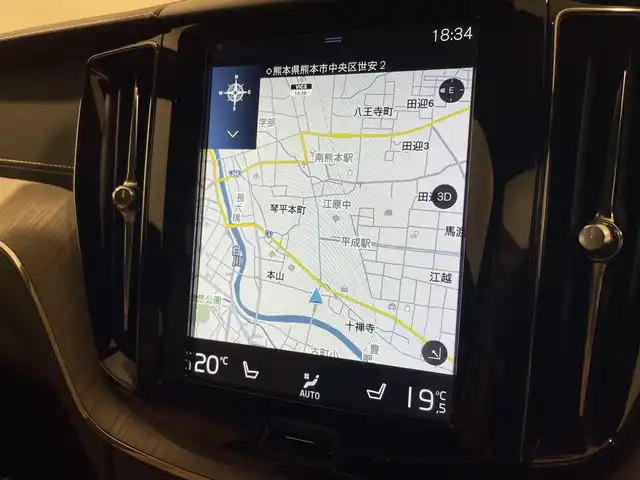 ボルボ ＸＣ６０ D4 AWD インスクリプション 熊本県 2020(令2)年 6.6万km グレー ・ワンオーナー/・スマートキー/・パノラマサンルーフ/・プッシュスタート/・CitySafety/・レーンキープエイド/・ドライバーアラート/・ロードサインインフォメーション/・ハイビームアシスト/・車間警告/・アクティブ・ペンディング・ライト/・ブラインドスポットモニター/・パーキングアシスト/・クロストラフィックアラート/・衝突回避/・クルーズコントロール(追従式)/・茶革シート/・前席パワーシート /・全席シートヒーター /・前席エアシート /・ハンドルヒーター /・純正メモリナビ/　【CD・BT・USB・AppleCarPlay・AndroidAuto】/・harman/kardonサウンドシステム/・フルセグTV/・全方位カメラ/・ETC/・ヘッドアップディスプレイ/・ドライブレコーダー(前後録画)/・パワーバックドア/・エアサスペンション/・LEDヘッドランプ/・LEDフォグランプ/・純正マット/・保証書/取説