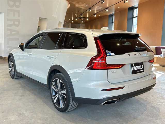 ボルボ Ｖ６０ クロスカントリー B5 AWD プロ 道央・札幌 2021(令3)年 1.7万km ベージュＭ メタリックペイント/電動パノラマガラスサンルーフ/クライメートパッケージ/　・ステアリングホイールヒーター/　・リアシートヒーター/　・ウォッシャー一体型フロントワイパー/harman/kardonサラウンド/インテリセーフ/純正HDDナビ/フルセグTV/USB/Bluetooth/360°カメラ/ワイヤレスチャージング/ナッパレザーシート/シートヒーター/シートベンチレーション/パワーテールゲート