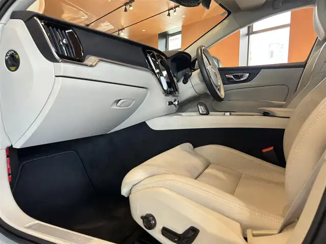 ボルボ Ｖ６０ クロスカントリー B5 AWD プロ 道央・札幌 2021(令3)年 1.7万km ベージュＭ メタリックペイント/電動パノラマガラスサンルーフ/クライメートパッケージ/　・ステアリングホイールヒーター/　・リアシートヒーター/　・ウォッシャー一体型フロントワイパー/harman/kardonサラウンド/インテリセーフ/純正HDDナビ/フルセグTV/USB/Bluetooth/360°カメラ/ワイヤレスチャージング/ナッパレザーシート/シートヒーター/シートベンチレーション/パワーテールゲート