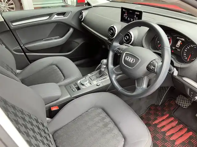 アウディ Ａ３ スポーツバック 1．4 TFSI 山口県 2015(平27)年 3.3万km ブリリアントレッド 純正ナビ＆フルセグTV/　　＆バックカメラ/アウディプレセンス/純正16インチアルミ/HIDオートライト/アダプティブ/　クルーズコントロール