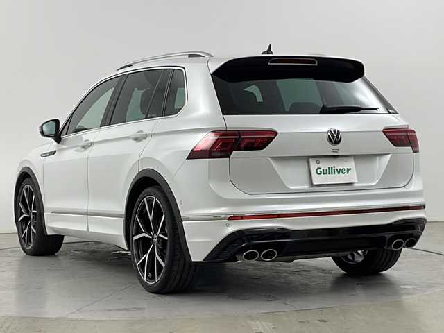 フォルクスワーゲン ティグアン R 道央・札幌 2022(令4)年 4万km パール ・４ＷＤ/・HUD/・デジタルメータークラスター/・ドライビングプロファイリングＤＣＣ/・アクティブクルーズコントロール/・純正メモリナビ/・bluetooth/・全方位カメラ/・社外ダウンサス/・社外メーター（ブースト計＆電圧計）/・ビルトインETC2.0/・パドルシフト/・オートハイビーム/・ステアリングヒーター/・前席パワーシート（ヒーター付）/・後席シートヒーター/・パワーバックドア