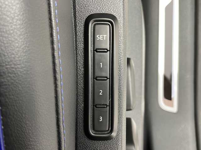 フォルクスワーゲン ティグアン R 道央・札幌 2022(令4)年 4万km パール ・４ＷＤ/・HUD/・デジタルメータークラスター/・ドライビングプロファイリングＤＣＣ/・アクティブクルーズコントロール/・純正メモリナビ/・bluetooth/・全方位カメラ/・社外ダウンサス/・社外メーター（ブースト計＆電圧計）/・ビルトインETC2.0/・パドルシフト/・オートハイビーム/・ステアリングヒーター/・前席パワーシート（ヒーター付）/・後席シートヒーター/・パワーバックドア