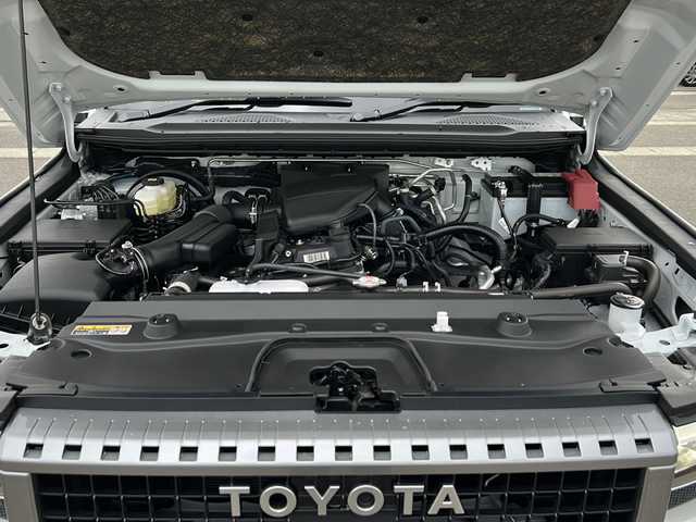 トヨタ ランドクルーザー ２５０ VX 秋田県 2024(令6)年 0.5万km プラチナホワイトパールマイカ ワンオーナー/純正ディスプレイオーディオ/全方位社外カメラ/BT/フルセグTV/ドライブレコーダー/電動リアゲート/サンルーフ/前後コーナーセンサー/純正18インチアルミ/４WD/ETC2.0