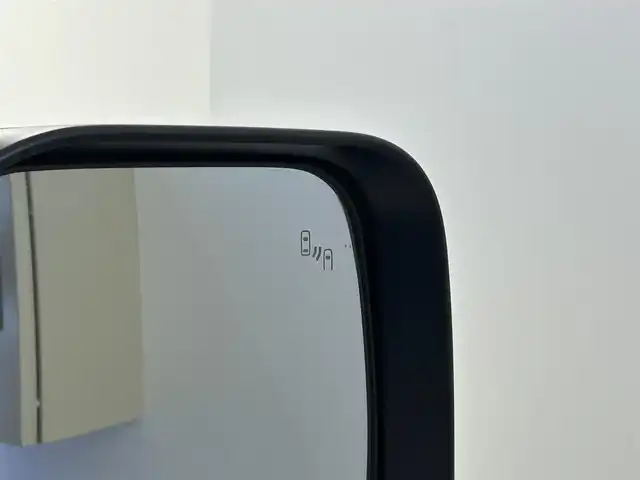 三菱 デリカＤ：５ シャモニー 大阪府 2025(令7)年 0.1千km ホワイトダイヤモンド 三菱e-Assist/　・衝突被害軽減ブレーキ　FCM/　・車線逸脱警報システム　LDW/　。レーダークルーズコントロール　ACC/　・オートマチックハイビーム　AHB/　。後側方車両検知警報システム　BSW/　・誤発進抑制機能/バックカメラ/両側パワースライドドア/パワーバックドア/LEDオートライト/フォグランプ/パドルシフト/ステアリングヒーター/革巻きステアリング/スマートキー/電子パーキング/ブレーキホールド/電動格納ウィンカーミラー