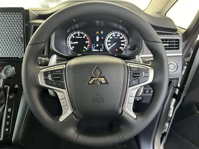 三菱 デリカＤ：５ シャモニー 大阪府 2025(令7)年 0.1千km ホワイトダイヤモンド 三菱e-Assist/　・衝突被害軽減ブレーキ　FCM/　・車線逸脱警報システム　LDW/　。レーダークルーズコントロール　ACC/　・オートマチックハイビーム　AHB/　。後側方車両検知警報システム　BSW/　・誤発進抑制機能/バックカメラ/両側パワースライドドア/パワーバックドア/LEDオートライト/フォグランプ/パドルシフト/ステアリングヒーター/革巻きステアリング/スマートキー/電子パーキング/ブレーキホールド/電動格納ウィンカーミラー