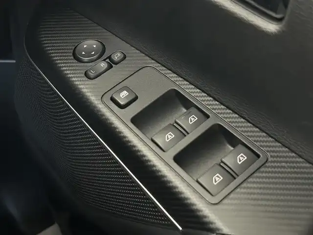 三菱 デリカＤ：５ シャモニー 大阪府 2025(令7)年 0.1千km ホワイトダイヤモンド 三菱e-Assist/　・衝突被害軽減ブレーキ　FCM/　・車線逸脱警報システム　LDW/　。レーダークルーズコントロール　ACC/　・オートマチックハイビーム　AHB/　。後側方車両検知警報システム　BSW/　・誤発進抑制機能/バックカメラ/両側パワースライドドア/パワーバックドア/LEDオートライト/フォグランプ/パドルシフト/ステアリングヒーター/革巻きステアリング/スマートキー/電子パーキング/ブレーキホールド/電動格納ウィンカーミラー