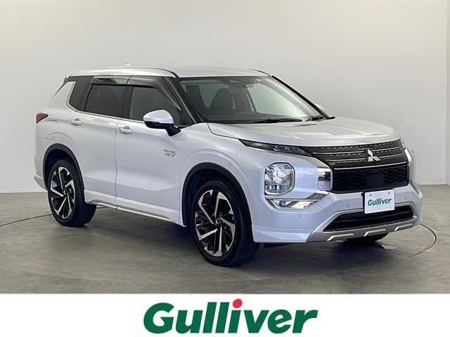 三菱 アウトランダー ＰＨＥＶ G 栃木県 2023(令5)年 0.6万km ホワイトダイヤモンド ワンオーナー/純正ナビ/（AM/FM/USB/Bluetooth/フルセグTV）/アラウンドビューモニター/クルーズコントロール追従あり/横滑り防止/パドルシフト/ハンドルアシスト/レーンキープ/前方衝突防止支援/後方衝突防止支援/踏み間違い衝突防止アシスト/パーキングアシスト/パワーバックドア/オートホールド/ハンドルヒーター/シートヒーター（運転席/助手席）/置くだけ充電/ETC/オートライト/オートマチックハイビーム/フォグランプ/電格ミラー/スペアキー×１/POWERモード/ECOモード/NORMALモード/TARMACモード/GRAVELモード/SNOWモード/MUDモード/保証書/取扱説明書/充電ケーブルあり