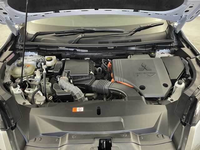 三菱 アウトランダー ＰＨＥＶ G 栃木県 2023(令5)年 0.6万km ホワイトダイヤモンド ワンオーナー/純正ナビ/（AM/FM/USB/Bluetooth/フルセグTV）/アラウンドビューモニター/クルーズコントロール追従あり/横滑り防止/パドルシフト/ハンドルアシスト/レーンキープ/前方衝突防止支援/後方衝突防止支援/踏み間違い衝突防止アシスト/パーキングアシスト/パワーバックドア/オートホールド/ハンドルヒーター/シートヒーター（運転席/助手席）/置くだけ充電/ETC/オートライト/オートマチックハイビーム/フォグランプ/電格ミラー/スペアキー×１/POWERモード/ECOモード/NORMALモード/TARMACモード/GRAVELモード/SNOWモード/MUDモード/保証書/取扱説明書/充電ケーブルあり