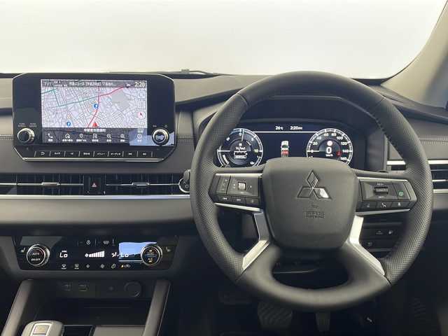 三菱 アウトランダー ＰＨＥＶ G 栃木県 2023(令5)年 0.6万km ホワイトダイヤモンド ワンオーナー/純正ナビ/（AM/FM/USB/Bluetooth/フルセグTV）/アラウンドビューモニター/クルーズコントロール追従あり/横滑り防止/パドルシフト/ハンドルアシスト/レーンキープ/前方衝突防止支援/後方衝突防止支援/踏み間違い衝突防止アシスト/パーキングアシスト/パワーバックドア/オートホールド/ハンドルヒーター/シートヒーター（運転席/助手席）/置くだけ充電/ETC/オートライト/オートマチックハイビーム/フォグランプ/電格ミラー/スペアキー×１/POWERモード/ECOモード/NORMALモード/TARMACモード/GRAVELモード/SNOWモード/MUDモード/保証書/取扱説明書/充電ケーブルあり