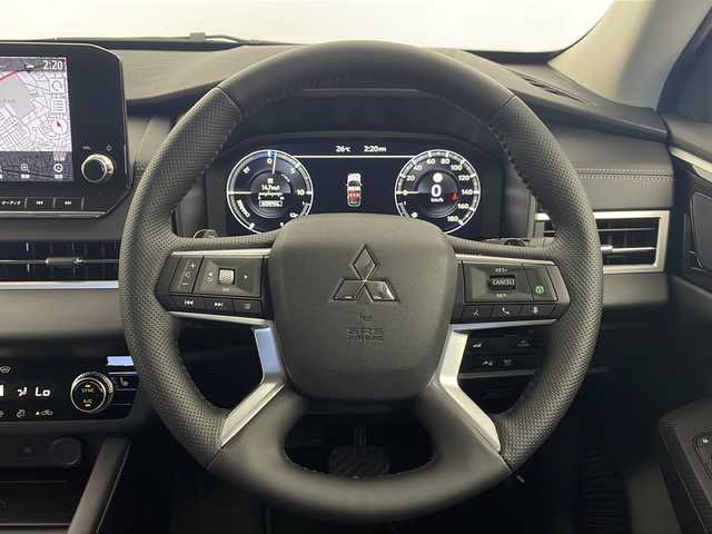 三菱 アウトランダー ＰＨＥＶ G 栃木県 2023(令5)年 0.6万km ホワイトダイヤモンド ワンオーナー/純正ナビ/（AM/FM/USB/Bluetooth/フルセグTV）/アラウンドビューモニター/クルーズコントロール追従あり/横滑り防止/パドルシフト/ハンドルアシスト/レーンキープ/前方衝突防止支援/後方衝突防止支援/踏み間違い衝突防止アシスト/パーキングアシスト/パワーバックドア/オートホールド/ハンドルヒーター/シートヒーター（運転席/助手席）/置くだけ充電/ETC/オートライト/オートマチックハイビーム/フォグランプ/電格ミラー/スペアキー×１/POWERモード/ECOモード/NORMALモード/TARMACモード/GRAVELモード/SNOWモード/MUDモード/保証書/取扱説明書/充電ケーブルあり