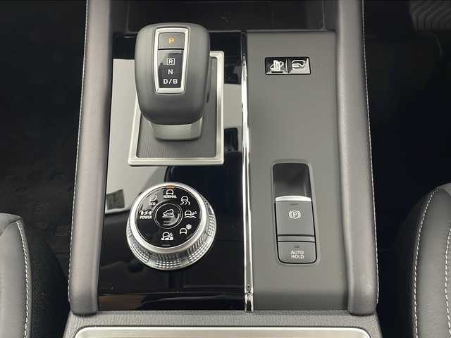 三菱 アウトランダー ＰＨＥＶ G 栃木県 2023(令5)年 0.6万km ホワイトダイヤモンド ワンオーナー/純正ナビ/（AM/FM/USB/Bluetooth/フルセグTV）/アラウンドビューモニター/クルーズコントロール追従あり/横滑り防止/パドルシフト/ハンドルアシスト/レーンキープ/前方衝突防止支援/後方衝突防止支援/踏み間違い衝突防止アシスト/パーキングアシスト/パワーバックドア/オートホールド/ハンドルヒーター/シートヒーター（運転席/助手席）/置くだけ充電/ETC/オートライト/オートマチックハイビーム/フォグランプ/電格ミラー/スペアキー×１/POWERモード/ECOモード/NORMALモード/TARMACモード/GRAVELモード/SNOWモード/MUDモード/保証書/取扱説明書/充電ケーブルあり