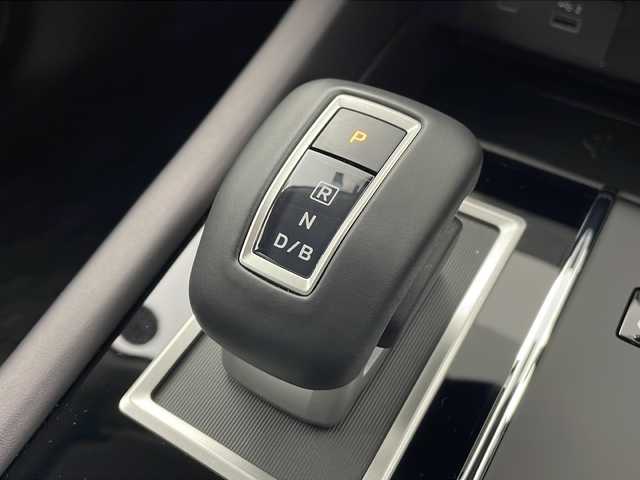 三菱 アウトランダー ＰＨＥＶ G 栃木県 2023(令5)年 0.6万km ホワイトダイヤモンド ワンオーナー/純正ナビ/（AM/FM/USB/Bluetooth/フルセグTV）/アラウンドビューモニター/クルーズコントロール追従あり/横滑り防止/パドルシフト/ハンドルアシスト/レーンキープ/前方衝突防止支援/後方衝突防止支援/踏み間違い衝突防止アシスト/パーキングアシスト/パワーバックドア/オートホールド/ハンドルヒーター/シートヒーター（運転席/助手席）/置くだけ充電/ETC/オートライト/オートマチックハイビーム/フォグランプ/電格ミラー/スペアキー×１/POWERモード/ECOモード/NORMALモード/TARMACモード/GRAVELモード/SNOWモード/MUDモード/保証書/取扱説明書/充電ケーブルあり