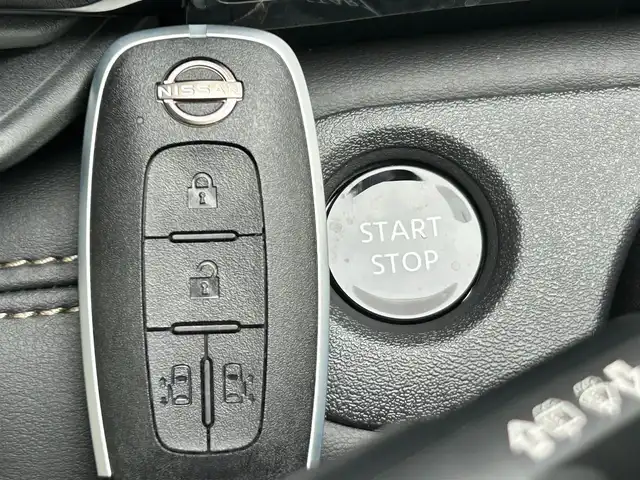 日産 セレナ e－パワー ハイウェイスター V 静岡県 2025(令7)年 0.1千km プリズムホワイト 登録済み未使用車/登録時走行距離8km/純正12.3インチナビ/NissanConnectナビゲーションシステム/オートハイビーム/オートライト/アラウンドビューモニター/デジタルインナーミラー/統合型インターフェースディスプレイ/ワイヤレス充電器/ETC2.0ビルトイン/前後ドラレコ/ナビリンク機能付プロパイロット/純正後席専用モニター/BSM/LEDヘッドライト