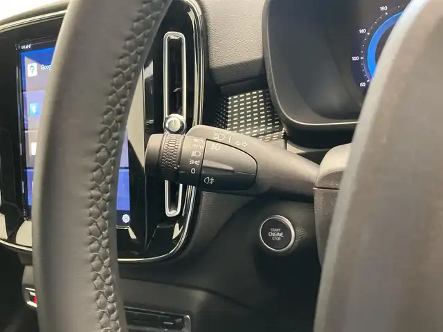 ボルボ ボルボ ＸＣ４０ アルティメット B4 AWDダークED 熊本県 2023(令5)年 1.7万km パール 純正ナビ/Bluetooth接続/バックカメラ/スマートキー/プッシュスタート/ETC/前後ドライブレコーダー/harman/kardonサウンド/D席/N席パワーシート/ハーフレザーシート/シートヒーター/ステアリングヒーター/アダプティブクルーズコントロール/衝突被害軽減ブレーキ/パークアシスト/リアクロストラフィックアラート/ブラインドスポットモニター/ドライバーアシスタンス/レーンアシスタンス/Pilot Assist/純正LEDヘッドライト/純正LEDフォグランプ/パワーバックドア