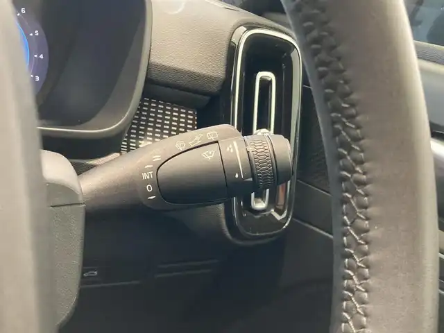 ボルボ ボルボ ＸＣ４０ アルティメット B4 AWDダークED 熊本県 2023(令5)年 1.7万km パール 純正ナビ/Bluetooth接続/バックカメラ/スマートキー/プッシュスタート/ETC/前後ドライブレコーダー/harman/kardonサウンド/D席/N席パワーシート/ハーフレザーシート/シートヒーター/ステアリングヒーター/アダプティブクルーズコントロール/衝突被害軽減ブレーキ/パークアシスト/リアクロストラフィックアラート/ブラインドスポットモニター/ドライバーアシスタンス/レーンアシスタンス/Pilot Assist/純正LEDヘッドライト/純正LEDフォグランプ/パワーバックドア