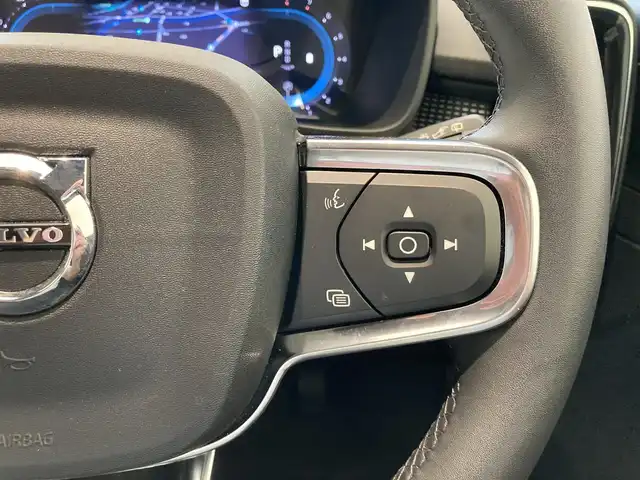 ボルボ ボルボ ＸＣ４０ アルティメット B4 AWDダークED 熊本県 2023(令5)年 1.7万km パール 純正ナビ/Bluetooth接続/バックカメラ/スマートキー/プッシュスタート/ETC/前後ドライブレコーダー/harman/kardonサウンド/D席/N席パワーシート/ハーフレザーシート/シートヒーター/ステアリングヒーター/アダプティブクルーズコントロール/衝突被害軽減ブレーキ/パークアシスト/リアクロストラフィックアラート/ブラインドスポットモニター/ドライバーアシスタンス/レーンアシスタンス/Pilot Assist/純正LEDヘッドライト/純正LEDフォグランプ/パワーバックドア