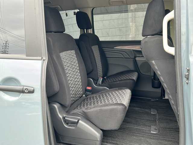 三菱 デリカＤ：５ G パワーパッケージ 神奈川県 2022(令4)年 3.4万km 黒／グレー ALPINE11インチナビ/(CD/DVD/SD/USB/HDMI/BT/フルセグTV)/アップルカープレイ/アンドロイドオート/全方位カメラ/両側パワースライドドア/オートステップ/衝突被害軽減ブレーキ/レーンキープアシスト/ブラインドスポットモニター/オートハイビーム/レーダークルーズコントロール/パドルシフト/アイドリングストップ/D席パワーシート/D/N席シートヒーター/ステアリングヒーター/ETC/前後ドライブレコーダー/パワーバックドア/フロアマット/ドアバイザー/ISOFIX/スペアキー×1