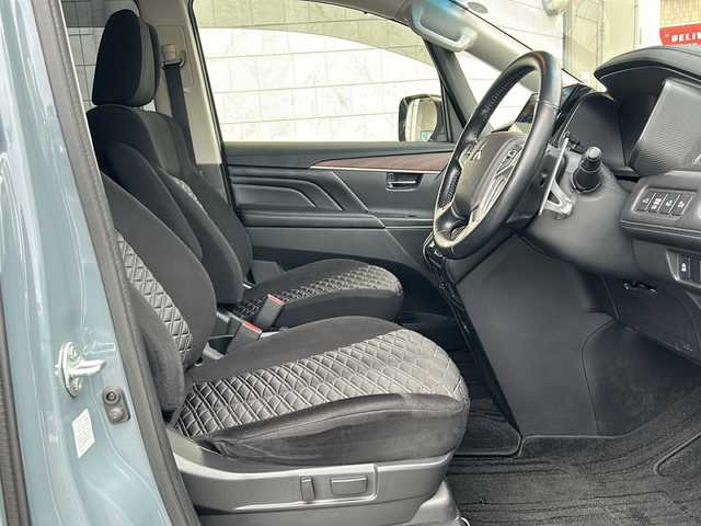 三菱 デリカＤ：５ G パワーパッケージ 神奈川県 2022(令4)年 3.4万km 黒／グレー ALPINE11インチナビ/(CD/DVD/SD/USB/HDMI/BT/フルセグTV)/アップルカープレイ/アンドロイドオート/全方位カメラ/両側パワースライドドア/オートステップ/衝突被害軽減ブレーキ/レーンキープアシスト/ブラインドスポットモニター/オートハイビーム/レーダークルーズコントロール/パドルシフト/アイドリングストップ/D席パワーシート/D/N席シートヒーター/ステアリングヒーター/ETC/前後ドライブレコーダー/パワーバックドア/フロアマット/ドアバイザー/ISOFIX/スペアキー×1