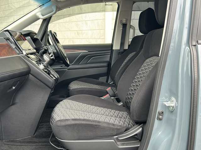 三菱 デリカＤ：５ G パワーパッケージ 神奈川県 2022(令4)年 3.4万km 黒／グレー ALPINE11インチナビ/(CD/DVD/SD/USB/HDMI/BT/フルセグTV)/アップルカープレイ/アンドロイドオート/全方位カメラ/両側パワースライドドア/オートステップ/衝突被害軽減ブレーキ/レーンキープアシスト/ブラインドスポットモニター/オートハイビーム/レーダークルーズコントロール/パドルシフト/アイドリングストップ/D席パワーシート/D/N席シートヒーター/ステアリングヒーター/ETC/前後ドライブレコーダー/パワーバックドア/フロアマット/ドアバイザー/ISOFIX/スペアキー×1