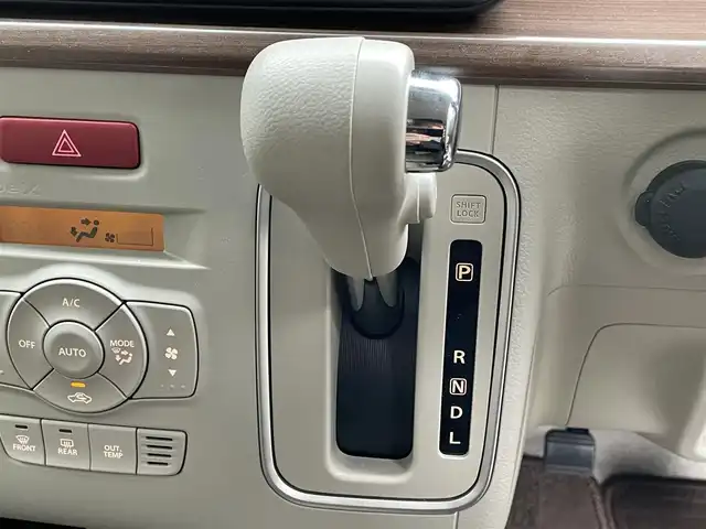 スズキ ラパン ＬＣ X 滋賀県 2024(令6)年 1.8万km フォーンベージュメタリック/アーバンブラウン 2トーン 純正7インチディスプレイオーディオ/【Bluetooth/USB】/バックカメラ/リアソナー/レーンキープアシスト/衝突軽減ブレーキ/LEDヘッドライト/オートマチックハイビーム/純正フロアマット/ビルトインETC/D/Nシートヒーター/プッシュスタート/スマートキー/ステアリングリモコン