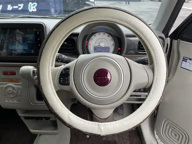 スズキ ラパン ＬＣ X 滋賀県 2024(令6)年 1.8万km フォーンベージュメタリック/アーバンブラウン 2トーン 純正7インチディスプレイオーディオ/【Bluetooth/USB】/バックカメラ/リアソナー/レーンキープアシスト/衝突軽減ブレーキ/LEDヘッドライト/オートマチックハイビーム/純正フロアマット/ビルトインETC/D/Nシートヒーター/プッシュスタート/スマートキー/ステアリングリモコン