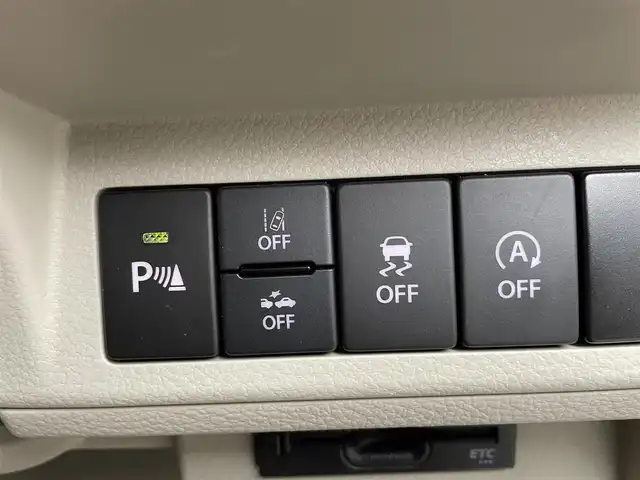 スズキ ラパン ＬＣ X 滋賀県 2024(令6)年 1.8万km フォーンベージュメタリック/アーバンブラウン 2トーン 純正7インチディスプレイオーディオ/【Bluetooth/USB】/バックカメラ/リアソナー/レーンキープアシスト/衝突軽減ブレーキ/LEDヘッドライト/オートマチックハイビーム/純正フロアマット/ビルトインETC/D/Nシートヒーター/プッシュスタート/スマートキー/ステアリングリモコン