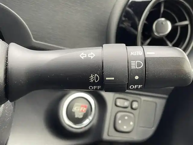 トヨタ アクア G GRスポーツ 兵庫県 2018(平30)年 4.6万km ホワイトパールクリスタルシャイン 純正9インチナビ/Bluetooth接続/フルセグ/バックカメラ/ETC/シートヒーター/ハーフレザーシート/LEDヘッドライト/オートハイビーム/衝突軽減ブレーキ/純正フロアマット/レーンキープアシスト/スマートキー