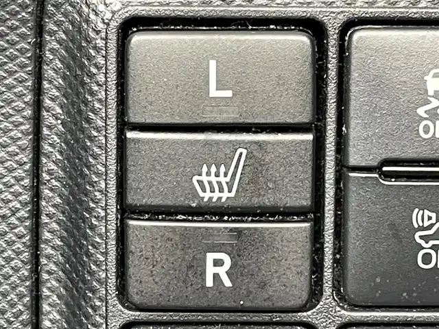 トヨタ アクア G GRスポーツ 兵庫県 2018(平30)年 4.6万km ホワイトパールクリスタルシャイン 純正9インチナビ/Bluetooth接続/フルセグ/バックカメラ/ETC/シートヒーター/ハーフレザーシート/LEDヘッドライト/オートハイビーム/衝突軽減ブレーキ/純正フロアマット/レーンキープアシスト/スマートキー