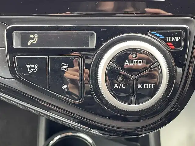 トヨタ アクア G GRスポーツ 兵庫県 2018(平30)年 4.6万km ホワイトパールクリスタルシャイン 純正9インチナビ/Bluetooth接続/フルセグ/バックカメラ/ETC/シートヒーター/ハーフレザーシート/LEDヘッドライト/オートハイビーム/衝突軽減ブレーキ/純正フロアマット/レーンキープアシスト/スマートキー