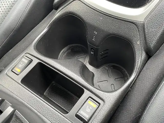 日産 エクストレイル 20X エマージェンシーブレーキ 佐賀県 2014(平26)年 12.3万km ダイヤモンドブラック 純正SDナビゲーション/・フルセグTV/CD/DVD/USB/Bluetooth/アラウンドビューモニター/前後ドライブレコーダー/ビルトインETC/デジタルインナーミラー/ミラーヒーター/合皮シート/DN席シートヒーター/ISOFIX対応/革巻きステアリング/ステアリングリモコン/純正17インチアルミホイール/純正LEDヘッドライト/純正フォグランプ/純正フロアマット/純正ドアバイザ―/新車保証書/取扱説明書/スペアキー１本/日産セーフティシールド/・クルーズコントロール/・エマージェンシーブレーキ/・レーンディパーチャーワーニング/・後側方車両検知警報/・ふらつき警報