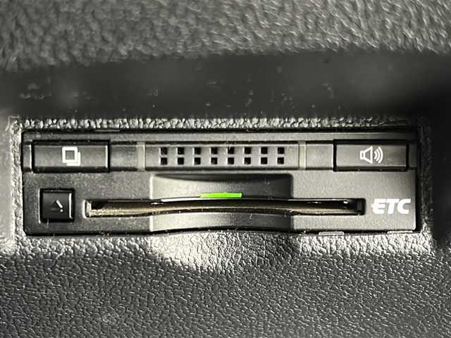 トヨタ プリウス S ツーリングセレクション 宮城県 2016(平28)年 7.5万km ホワイトパールクリスタルシャイン 禁煙車/モデリスタエアロ（F.S.R）/トヨタセーフティーセンス/・プリクラッシュセーフティーシステム/・レーダークルーズコントロール/・レーンディバ―チャーアラート/・レーントレーシングアシスト/・オートマチックハイビーム/前席シートヒーター/純正7インチＳＤナビ/（BT.AM.FM.CD.DVD.SD）/バックカメラ/フルセグテレビ/ビルトインETC/革巻きステアリング/ステアリングスイッチ/プッシュスタートスマートキー/合皮シート/純正フロアマット/純正ドアバイザー/LEDヘッドライト/LEDフォグランプ/社外19インチアルミホイール/ダウンサス/アイドリングストップ/横滑り防止機能