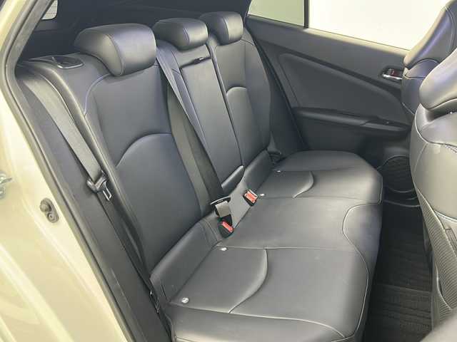 トヨタ プリウス S ツーリングセレクション 宮城県 2016(平28)年 7.5万km ホワイトパールクリスタルシャイン 禁煙車/モデリスタエアロ（F.S.R）/トヨタセーフティーセンス/・プリクラッシュセーフティーシステム/・レーダークルーズコントロール/・レーンディバ―チャーアラート/・レーントレーシングアシスト/・オートマチックハイビーム/前席シートヒーター/純正7インチＳＤナビ/（BT.AM.FM.CD.DVD.SD）/バックカメラ/フルセグテレビ/ビルトインETC/革巻きステアリング/ステアリングスイッチ/プッシュスタートスマートキー/合皮シート/純正フロアマット/純正ドアバイザー/LEDヘッドライト/LEDフォグランプ/社外19インチアルミホイール/ダウンサス/アイドリングストップ/横滑り防止機能