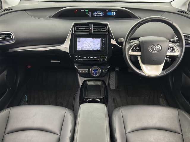 トヨタ プリウス S ツーリングセレクション 宮城県 2016(平28)年 7.5万km ホワイトパールクリスタルシャイン 禁煙車/モデリスタエアロ（F.S.R）/トヨタセーフティーセンス/・プリクラッシュセーフティーシステム/・レーダークルーズコントロール/・レーンディバ―チャーアラート/・レーントレーシングアシスト/・オートマチックハイビーム/前席シートヒーター/純正7インチＳＤナビ/（BT.AM.FM.CD.DVD.SD）/バックカメラ/フルセグテレビ/ビルトインETC/革巻きステアリング/ステアリングスイッチ/プッシュスタートスマートキー/合皮シート/純正フロアマット/純正ドアバイザー/LEDヘッドライト/LEDフォグランプ/社外19インチアルミホイール/ダウンサス/アイドリングストップ/横滑り防止機能