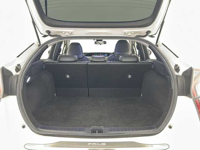 トヨタ プリウス S ツーリングセレクション 宮城県 2016(平28)年 7.5万km ホワイトパールクリスタルシャイン 禁煙車/モデリスタエアロ（F.S.R）/トヨタセーフティーセンス/・プリクラッシュセーフティーシステム/・レーダークルーズコントロール/・レーンディバ―チャーアラート/・レーントレーシングアシスト/・オートマチックハイビーム/前席シートヒーター/純正7インチＳＤナビ/（BT.AM.FM.CD.DVD.SD）/バックカメラ/フルセグテレビ/ビルトインETC/革巻きステアリング/ステアリングスイッチ/プッシュスタートスマートキー/合皮シート/純正フロアマット/純正ドアバイザー/LEDヘッドライト/LEDフォグランプ/社外19インチアルミホイール/ダウンサス/アイドリングストップ/横滑り防止機能