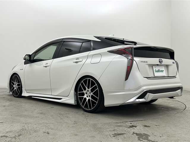 トヨタ プリウス S ツーリングセレクション 宮城県 2016(平28)年 7.5万km ホワイトパールクリスタルシャイン 禁煙車/モデリスタエアロ（F.S.R）/トヨタセーフティーセンス/・プリクラッシュセーフティーシステム/・レーダークルーズコントロール/・レーンディバ―チャーアラート/・レーントレーシングアシスト/・オートマチックハイビーム/前席シートヒーター/純正7インチＳＤナビ/（BT.AM.FM.CD.DVD.SD）/バックカメラ/フルセグテレビ/ビルトインETC/革巻きステアリング/ステアリングスイッチ/プッシュスタートスマートキー/合皮シート/純正フロアマット/純正ドアバイザー/LEDヘッドライト/LEDフォグランプ/社外19インチアルミホイール/ダウンサス/アイドリングストップ/横滑り防止機能