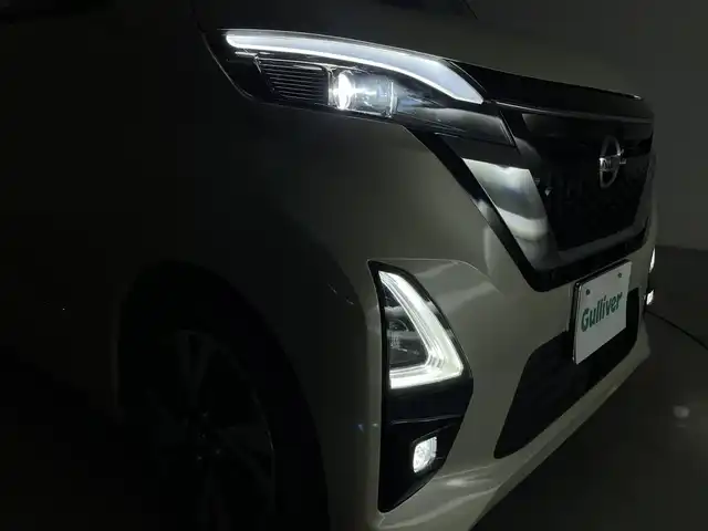 日産 ルークス HWS Gターボ プロパイロットED 群馬県 2022(令4)年 2.3万km フローズンバニラパール プレミアムグラデーションインテリア&快適パックA/・本革巻ステアリング（ブラウン）/・レザー調インストパネル/ドアトリムクロス（合皮） /・シート地（合皮/トリコット）/・プラズマクラスター搭載リヤシーリングファン /・パーソナルテーブル〈後席〉/カップホルダー/USBソケット〈助手席シートバック部〉/・ロールサンシェード〈リヤ〉/・撥水加工シート/＝＝＝＝＝＝＝/純正9インチディスプレイオーディオ/・AM/FM/Bluetooth/USB/・AppleCarPlay/AndroidAuto/アラウンドビューモニター/ビルトインETC/ナビ連動純正ドライブレコーダー/プロパイロット/エマージェンシーブレーキ/踏み間違い衝突防止アシスト/インテリジェントLI（車線逸脱防止支援システム）/LDW（車線逸脱警報）/インテリジェント FCW（前方衝突予測警報）/インテリジェント DA（ふらつき警報）/標識検知機能/先行車発進お知らせ/スマートキー/プッシュスタート/LEDヘッドライト