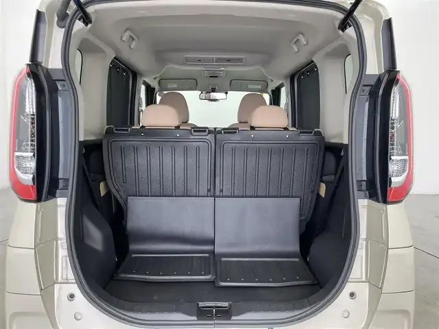 日産 ルークス HWS Gターボ プロパイロットED 群馬県 2022(令4)年 2.3万km フローズンバニラパール プレミアムグラデーションインテリア&快適パックA/・本革巻ステアリング（ブラウン）/・レザー調インストパネル/ドアトリムクロス（合皮） /・シート地（合皮/トリコット）/・プラズマクラスター搭載リヤシーリングファン /・パーソナルテーブル〈後席〉/カップホルダー/USBソケット〈助手席シートバック部〉/・ロールサンシェード〈リヤ〉/・撥水加工シート/＝＝＝＝＝＝＝/純正9インチディスプレイオーディオ/・AM/FM/Bluetooth/USB/・AppleCarPlay/AndroidAuto/アラウンドビューモニター/ビルトインETC/ナビ連動純正ドライブレコーダー/プロパイロット/エマージェンシーブレーキ/踏み間違い衝突防止アシスト/インテリジェントLI（車線逸脱防止支援システム）/LDW（車線逸脱警報）/インテリジェント FCW（前方衝突予測警報）/インテリジェント DA（ふらつき警報）/標識検知機能/先行車発進お知らせ/スマートキー/プッシュスタート/LEDヘッドライト