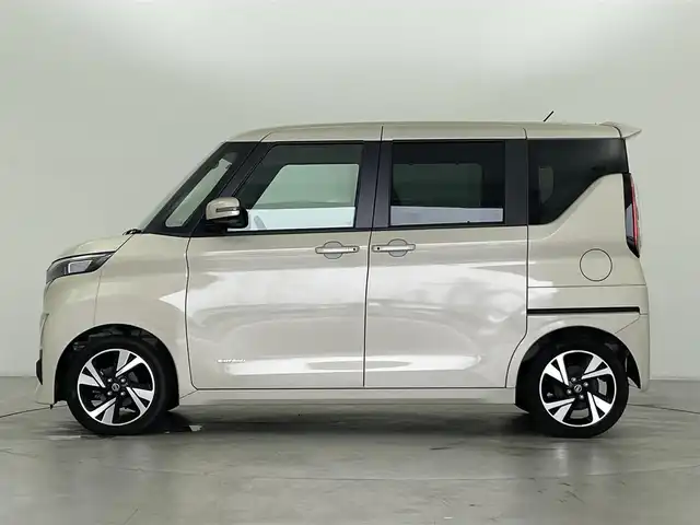 日産 ルークス HWS Gターボ プロパイロットED 群馬県 2022(令4)年 2.3万km フローズンバニラパール プレミアムグラデーションインテリア&快適パックA/・本革巻ステアリング（ブラウン）/・レザー調インストパネル/ドアトリムクロス（合皮） /・シート地（合皮/トリコット）/・プラズマクラスター搭載リヤシーリングファン /・パーソナルテーブル〈後席〉/カップホルダー/USBソケット〈助手席シートバック部〉/・ロールサンシェード〈リヤ〉/・撥水加工シート/＝＝＝＝＝＝＝/純正9インチディスプレイオーディオ/・AM/FM/Bluetooth/USB/・AppleCarPlay/AndroidAuto/アラウンドビューモニター/ビルトインETC/ナビ連動純正ドライブレコーダー/プロパイロット/エマージェンシーブレーキ/踏み間違い衝突防止アシスト/インテリジェントLI（車線逸脱防止支援システム）/LDW（車線逸脱警報）/インテリジェント FCW（前方衝突予測警報）/インテリジェント DA（ふらつき警報）/標識検知機能/先行車発進お知らせ/スマートキー/プッシュスタート/LEDヘッドライト