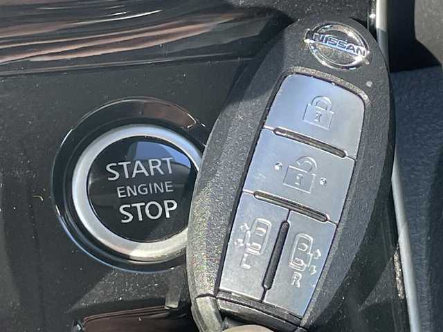 日産 セレナ ハイウェイスター V 千葉県 2020(令2)年 5.9万km ダイヤモンドブラック 純正ナビ/フルセグTV/アラウンドビューモニター/フリップダウンモニター/両側パワースライドドア/ビルトインETC/クルーズコントロール/オートライト/フォグライト/アイドリングストップ/コーナーセンサー/衝突被害軽減ブレーキ/レーンキープアシスト/横滑り防止装置
