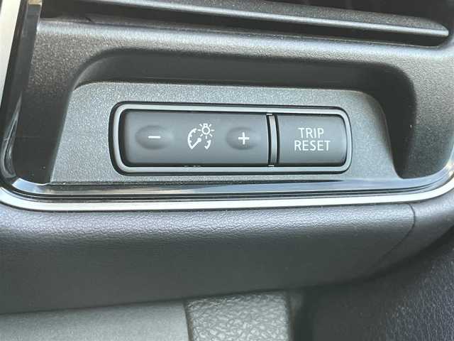 日産 セレナ ハイウェイスター V 千葉県 2020(令2)年 5.9万km ダイヤモンドブラック 純正ナビ/フルセグTV/アラウンドビューモニター/フリップダウンモニター/両側パワースライドドア/ビルトインETC/クルーズコントロール/オートライト/フォグライト/アイドリングストップ/コーナーセンサー/衝突被害軽減ブレーキ/レーンキープアシスト/横滑り防止装置