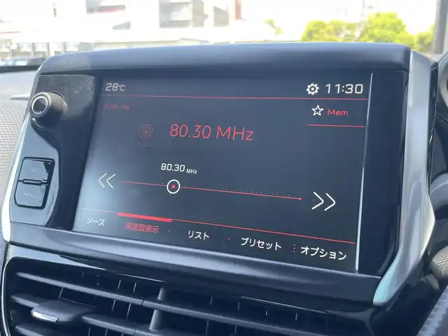 プジョー ２００８ GTライン 静岡県 2017(平29)年 4.9万km パール 純正ナビ　/衝突軽減ブレーキ　/クルーズコントロール　/バックカメラ　/ＨＩＤヘッドライト　/リアセンサー　/リモコンキー/オートライト　/前後ドライブレコーダー　/ＥＴＣ　