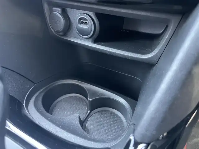 プジョー ２００８ GTライン 静岡県 2017(平29)年 4.9万km パール 純正ナビ　/衝突軽減ブレーキ　/クルーズコントロール　/バックカメラ　/ＨＩＤヘッドライト　/リアセンサー　/リモコンキー/オートライト　/前後ドライブレコーダー　/ＥＴＣ　