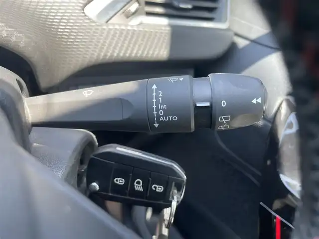 プジョー ２００８ GTライン 静岡県 2017(平29)年 4.9万km パール 純正ナビ　/衝突軽減ブレーキ　/クルーズコントロール　/バックカメラ　/ＨＩＤヘッドライト　/リアセンサー　/リモコンキー/オートライト　/前後ドライブレコーダー　/ＥＴＣ　