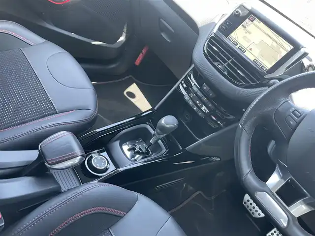 プジョー ２００８ GTライン 静岡県 2017(平29)年 4.9万km パール 純正ナビ　/衝突軽減ブレーキ　/クルーズコントロール　/バックカメラ　/ＨＩＤヘッドライト　/リアセンサー　/リモコンキー/オートライト　/前後ドライブレコーダー　/ＥＴＣ　