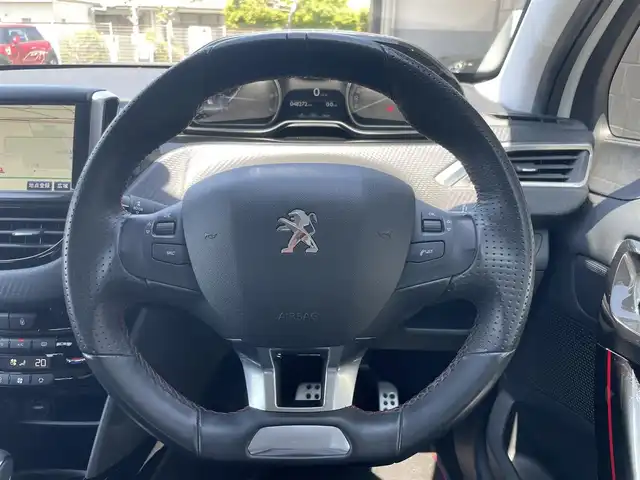 プジョー ２００８ GTライン 静岡県 2017(平29)年 4.9万km パール 純正ナビ　/衝突軽減ブレーキ　/クルーズコントロール　/バックカメラ　/ＨＩＤヘッドライト　/リアセンサー　/リモコンキー/オートライト　/前後ドライブレコーダー　/ＥＴＣ　