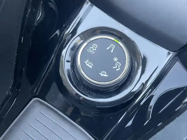 プジョー ２００８ GTライン 静岡県 2017(平29)年 4.9万km パール 純正ナビ　/衝突軽減ブレーキ　/クルーズコントロール　/バックカメラ　/ＨＩＤヘッドライト　/リアセンサー　/リモコンキー/オートライト　/前後ドライブレコーダー　/ＥＴＣ　