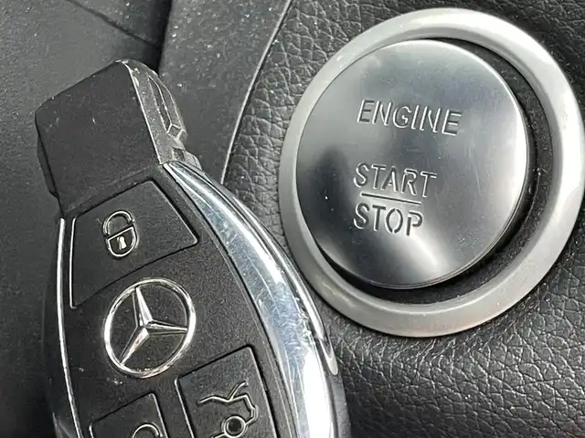 メルセデス・ベンツ Ｃ１８０ クーペ スポーツ 福岡県 2016(平28)年 8.2万km ヒヤシンスレッド 純正ナビ　黒革シート　バックカメラ　ＰＲＥ－ＳＡＦＥブレーキ　アテンションアシスト　ブラインドスポットアシスト　クルーズコントロール　ＥＴＣ　スマートキー　プッシュスタート　フルセグ　ＣＤ／ＤＶＤ再生