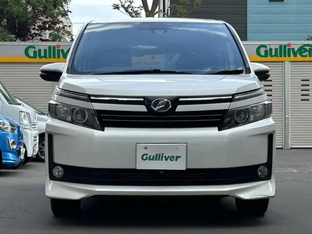 トヨタ ヴォクシー X 道央・札幌 2016(平28)年 8.5万km ホワイトパールクリスタルシャイン ４WD /バックカメラ/ドライブレコーダー（前後）/純正ナビ(TV/BT/FM/AM/CD/DVD)/ステアリングスイッチ/純正フロアマット/純正ドアバイザー/電格ミラー/オートライト/ETC/プリクラッシュセーフティ/オートハイビーム/横滑り防止/ワイパーデアイサー