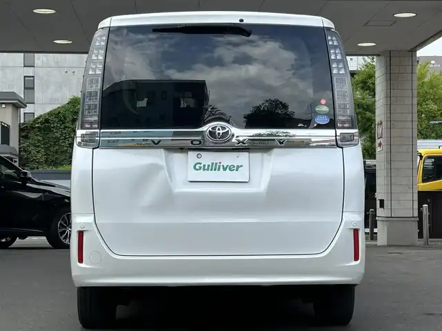 トヨタ ヴォクシー X 道央・札幌 2016(平28)年 8.5万km ホワイトパールクリスタルシャイン ４WD /バックカメラ/ドライブレコーダー（前後）/純正ナビ(TV/BT/FM/AM/CD/DVD)/ステアリングスイッチ/純正フロアマット/純正ドアバイザー/電格ミラー/オートライト/ETC/プリクラッシュセーフティ/オートハイビーム/横滑り防止/ワイパーデアイサー