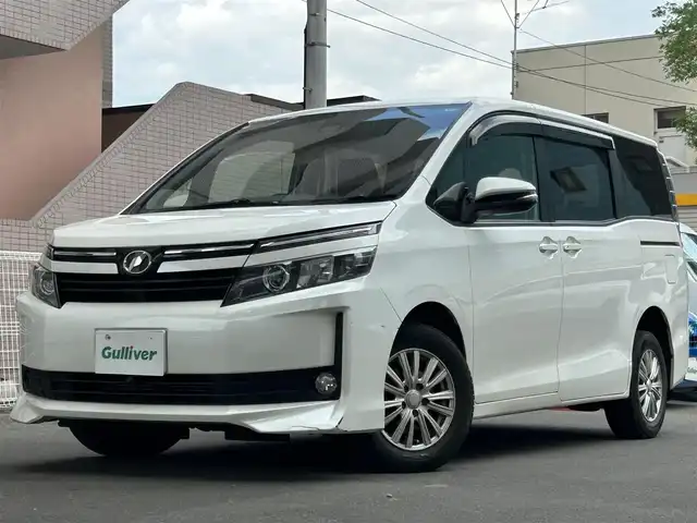 トヨタ ヴォクシー X 道央・札幌 2016(平28)年 8.5万km ホワイトパールクリスタルシャイン ４WD /バックカメラ/ドライブレコーダー（前後）/純正ナビ(TV/BT/FM/AM/CD/DVD)/ステアリングスイッチ/純正フロアマット/純正ドアバイザー/電格ミラー/オートライト/ETC/プリクラッシュセーフティ/オートハイビーム/横滑り防止/ワイパーデアイサー